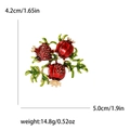 Spilla a forma di melograno in smalto rosso creativa dimensioni 5,0cm x 4,2cm sfondo bianco - Oro