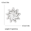 Detalle de broche de flor con perlas con diámetro de 4,7 cm y peso de 17,2 g especificado - Plateado