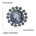 Broche camée vintage argentée avec cristaux, diamètre 5 cm, design de haute qualité 17 g - Argenté