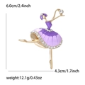 Dettaglio spilla ballerina dimensioni 6,0cm x 4,3cm con smalto viola e brillantini - Oro KC - Viola