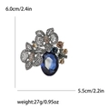 Elegante spilla a fiore con cristallo blu e strass, misura 6,0 cm per 5,5 cm per abiti - Blu 1339-BL