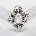 Broche style baroque dorée ornée d'une perle centrale et d'un motif de rayons de soleil - Style Doré (MM-BR-金色-1358-GD)