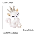 Cartoon Fuchs Brosche mit goldener Krone und weißer Emaille, eleganter Damenschmuck - Weiß