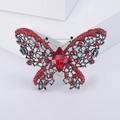 Macro-opname van vintage zilveren vlinderbroche met rode kristallen en strass-details - Rode Vlinder (1379-Rood)