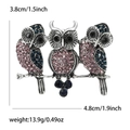 Especificaciones de tamaño para un broche de búho retro con pedrería y dimensiones - Rosa 1373-PK
