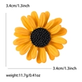 Vue détaillée d'une broche tournesol jaune avec centre noir et dimensions précises - Orange