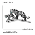 Λεπτομέρεια διαστάσεων 6,6x3,8cm από ασημένια καρφίτσα τίγρης με κρύσταλλα και μάτια - Αντίκα Ασημί