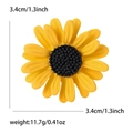 Detailed size chart for sunflower brooch with 3.4cm diameter and 11.7g weight info - Yellow