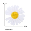 Süße weiße Gänseblümchen-Brosche mit gelber Mitte und Silikontextur für Damen - Weiß