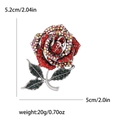 Spilla a rosa rossa con cristalli e foglie verdi, dimensioni 5,2cm per 5cm - Rosso