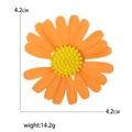 Orange Gänseblümchen Brosche aus Kunstharz, 4,2 cm Durchmesser mit gelber Blütenmitte - Orange