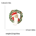 Weihnachtskranz-Brosche mit Weihnachtsmann-Emaille und Stechpalme, 5,4 cm mal 4,7 cm - Weihnachtsmannkranz (1653-RD) / Rot