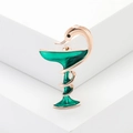 Broche de oro rosa con serpiente y copa de Higía con esmalte verde sobre blanco - Verde