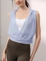 Débardeur de yoga à capuche bleu clair avec brassière blanche et legging olive foncé - S / Hauts / Bleu