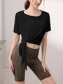 Haut de sport noir noué à la taille avec short cycliste vert olive pour femmes - S / Hauts / Noir