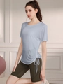 Lichtblauw yoga t-shirt voor dames met trekkoord aan de zijkant en olijfgroene biker shorts - S / Lichtblauw