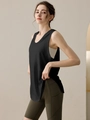 Damen Sport-Trägertop in Schwarz kombiniert mit olivgrüner High-Waist Yoga-Leggings - S / Tops / Schwarz