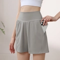Hellgraue Yoga-Shorts mit hoher Taille, Seitentaschen und schlankmachender Passform - S / Mondsteingrau