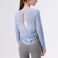 Maglia da yoga celeste a maniche lunghe con schiena scoperta e leggings grigi - S / Blu