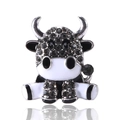 Simpatica spilla a forma di mucca in smalto bianco e nero con strass grigi su base argento - Bianco (MM-BR-1795)