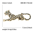 Vintage Leopard Brosche aus Goldmetall mit Emaille Flecken und grünen Edelsteinaugen - Gold (1756-GD)