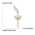 Eleganter Fuchs-Brosche mit weißer Emaille, rotem Herz und Perle inklusive Größenangaben - Weißer Fuchs (KC Gold-Weiß-1700-WH)
