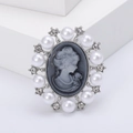 Broche de camafeo estilo victoriano vintage con perlas blancas y diamantes brillantes - Plateado
