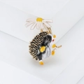 Cartoon Igel Brosche aus Legierung mit Gänseblümchen Schirm in Gold und Schwarz - Weißes Gänseblümchen Igel (MM-BR-白色-1581-WH)
