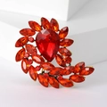 Eleganter Vintage-Brosche aus Goldlegierung mit großem roten Kristall im Birnenschliff - Rot
