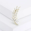 Elegant wheat stalk brooch in gold finish with sparkling crystals and a white pearl - White