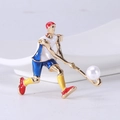 Dettaglio della spilla da hockey in lega con smalto colorato e accento di perla tonda - Blu