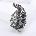 Vintage bronzen bladbroche met zwarte kristallen en kleurrijke strassteentjes - Zwart