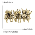 Makroaufnahme der goldenen Engel-Brosche mit präzisen Größen- und Gewichtsangaben - Gold 1720-GD