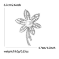 Spilla a fiore in argento con perle e strass, dimensioni 6,7 cm per 4,7 cm di larghezza - Argento (MM-BR-2223)