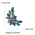 Eleganter Vintage Blumen Kristall Brosche mit blauem und rauchgrauem Strassbesatz für Damen - Blau