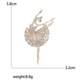 Elegante broche de bailarina dorado con cristales y pedrería brillante, mide 5,8 cm x 3,2 cm - Dorado