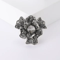 Spilla a fiore argento con strass neri e cristallo centrale su supporto bianco - Nero