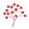 Elegante broche de rama dorada con 14 vibrantes detalles de perlas rojas de fruta - Rojo