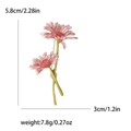 Spilla a margherita in smalto rosa con gambo verde, altezza 5,8 cm e larghezza 3 cm - Rosa