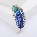 Spilla piuma di pavone con zircone blu, smalto verde e perla bianca per cappotti - Blu