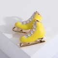 Dettaglio delle spille a pattino da ghiaccio in smalto giallo con placcatura in oro - Giallo (MM-BR-2330)