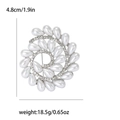 Spilla a vortice argento con perle a goccia bianche e strass, diametro di 4,8 cm - Argento