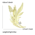 Eleganter Goldblatt und Schmetterling Brosche mit klarem Zirkon auf weißem Grund - Mattgold