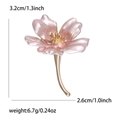 Details der rosa Emaille-Blumenbrosche mit Maßen 3,2cm x 2,6cm und Gewicht 6,7g angezeigt - Rosa 1928-PK