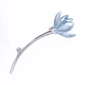 Eleganter Orchideen-Anstecknadel-Broschen-Stab mit hellblauer Emaille und Silberstiel - Blau
