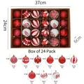 Détail du lot de 24 boules de Noël rouges et blanches avec divers motifs festifs - Rouge