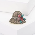 Spilla a cappello vintage con strass colorati su blocco geometrico bianco - Colorato
