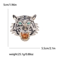 Broche de cabeza de tigre dorado con diamantes de imitación y dimensiones en blanco - Dorado