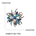 Florale Strass-Brosche in Blau und Lila mit Größenmarkierung von 5,9 cm x 6,3 cm - Blau