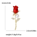 Spilla elegante rosa rossa con perla e foglie d'oro, misura 6,2cm per 2,5cm - Rosso